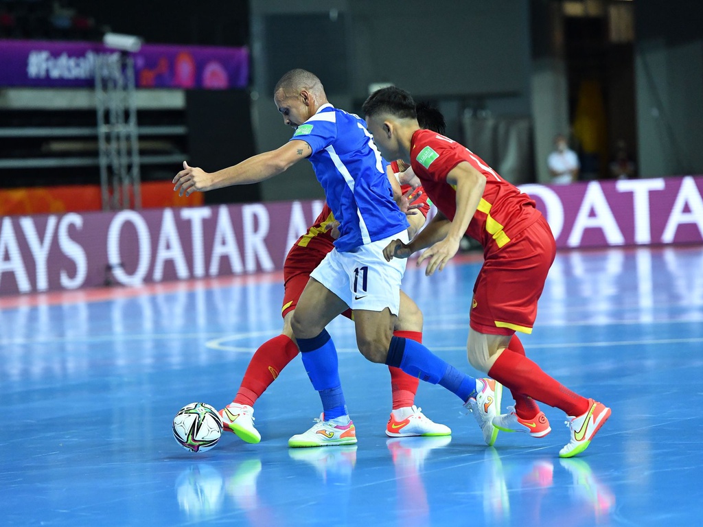 Kỹ năng sút bóng mạnh trong futsal rất quan trọng - Tạp Chí Bóng Đá